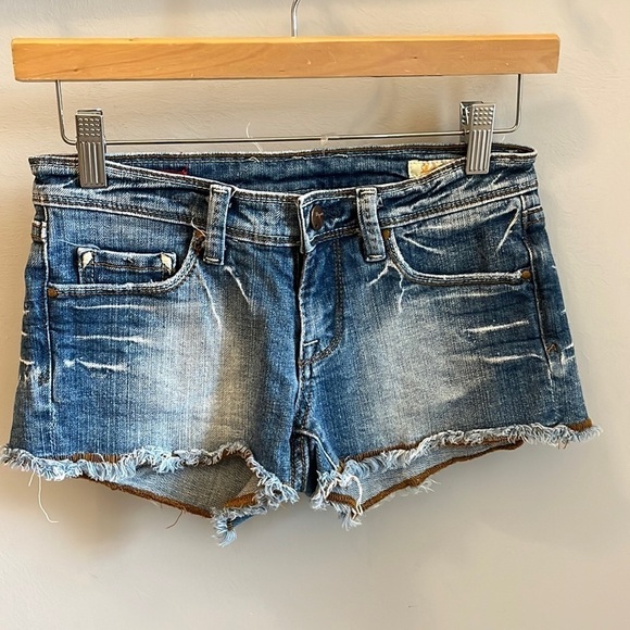 Vigoss Fiona Shorts Stretch Denim Size 26 Distressed Embroidered Hem & Pockets - Picture 1 of 14